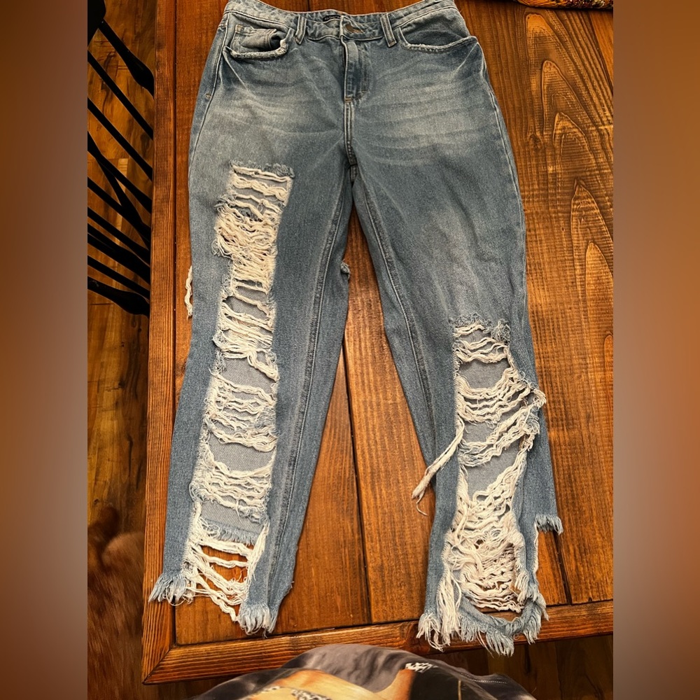 Brand New never worn Fashion Nova ripped jeans Size 11